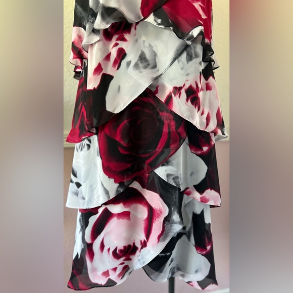 Floral dress 🌺🌺 - Picture 4 of 8